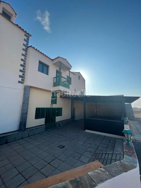 Foto d9065145-8cf3-44d3-8224-26e8b5f2300c. Edificio en Triquivijate Antigua