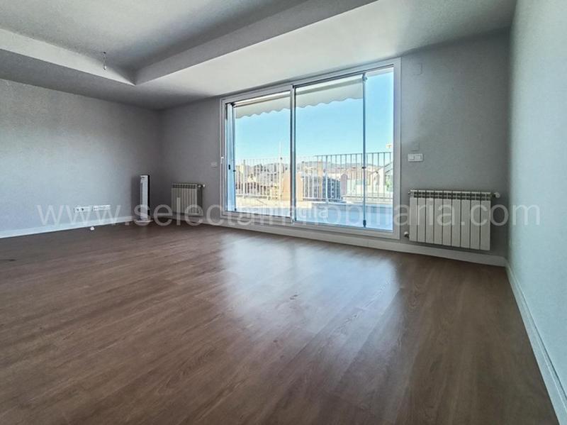 Foto 54abcb1b-e2ba-4a41-9afb-1e52692bec4d. Pis amb calefacció aparcament a Zona de Plaza de Barcelos Pontevedra