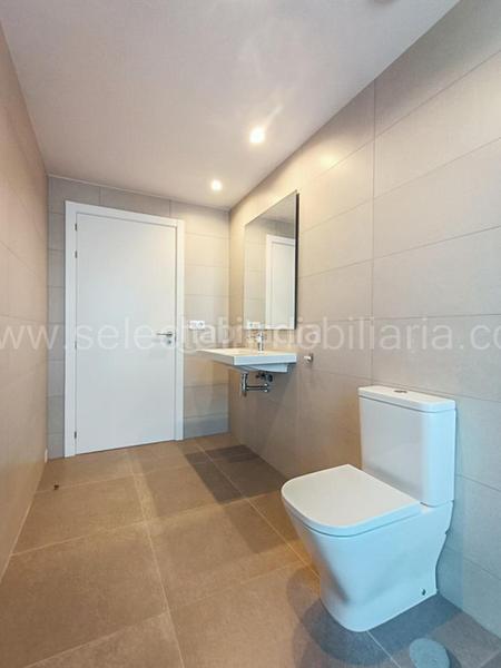 Foto 6e227b46-ae2b-4b7b-bf10-381914cb7f19. Pis amb calefacció aparcament a Zona de Plaza de Barcelos Pontevedra