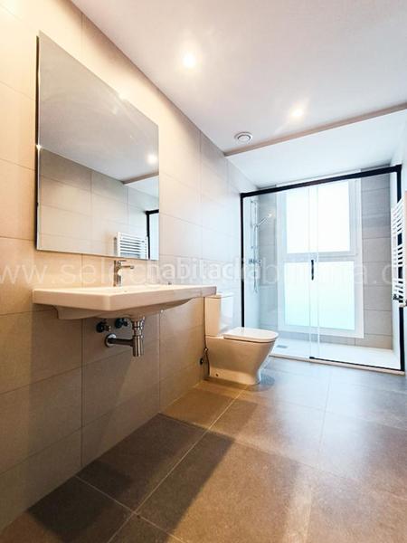 Foto afaf70d7-eb6f-49a7-87f2-a3925fa30754. Pis amb calefacció aparcament a Zona de Plaza de Barcelos Pontevedra