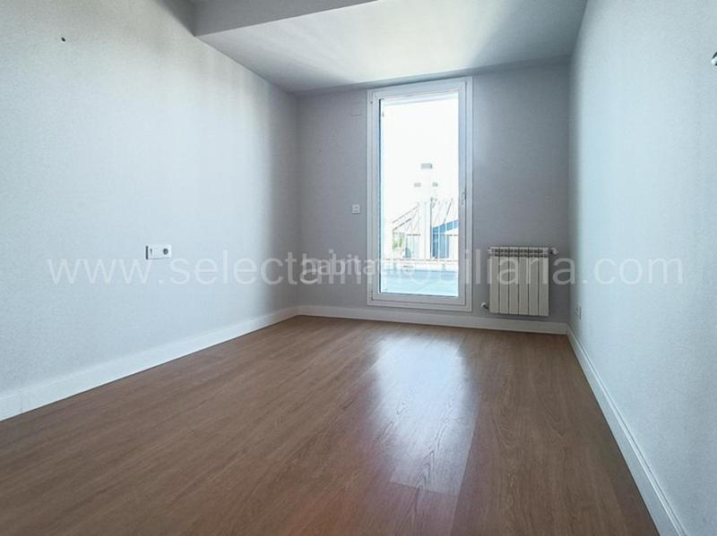 Foto bcdc0ceb-85e0-4862-b470-cd258cfe8cf7. Pis amb calefacció aparcament a Zona de Plaza de Barcelos Pontevedra