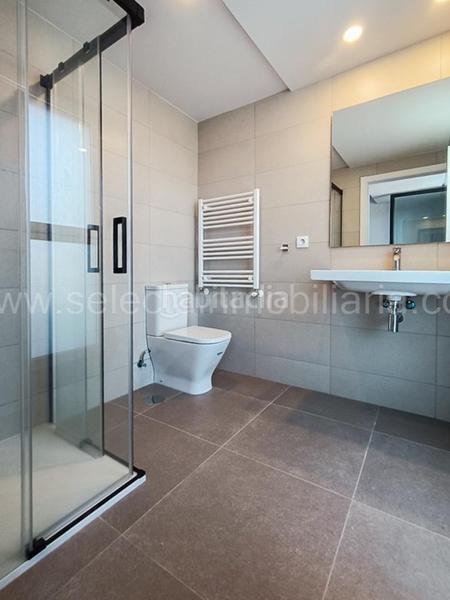 Foto c4791dcd-375e-4acb-8dc6-38fd91e2ec4b. Pis amb calefacció aparcament a Zona de Plaza de Barcelos Pontevedra