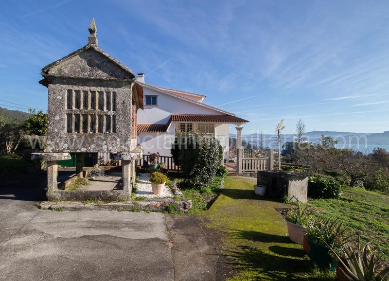 Foto 0b6abfb0-8847-4da7-b31e-64226ab1eac3. Casa amb calefacció aparcament a Combarro Poio