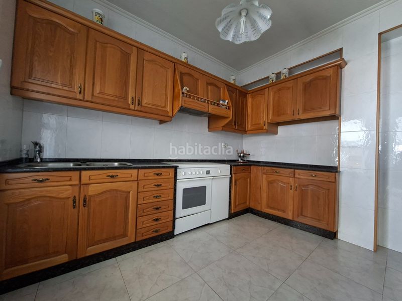 Foto d8c9bb1e-133b-4e9f-9f51-c05d24947ed4. Casa adossada amb calefacció a Piñeiros - Freixeiro Narón