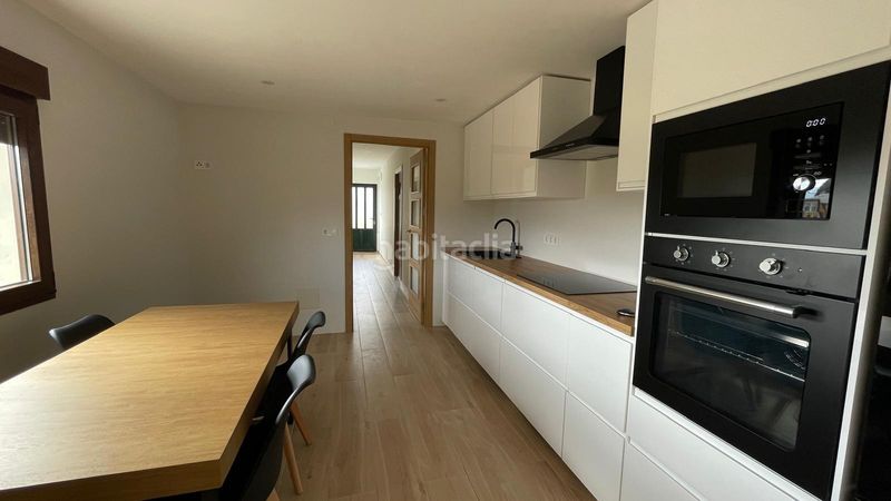 Foto 1944ad42-3bfa-4924-ae8f-2d89ad525d2d. Casa amb aparcament a A Malata - Catabois - Ciudad Jardín Ferrol