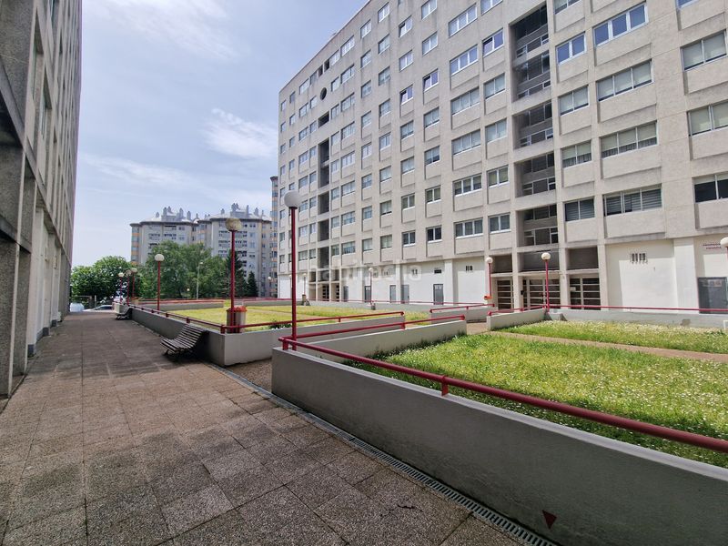 Foto 60b90160-0462-4c64-9b67-6878d618abec. Pis amb calefacció aparcament a Caranza Ferrol