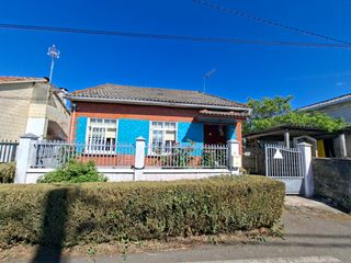 Maison à Piñeiros - Freixeiro. Casa independiente con parcela de 371 m², jardín, buhardilla y b