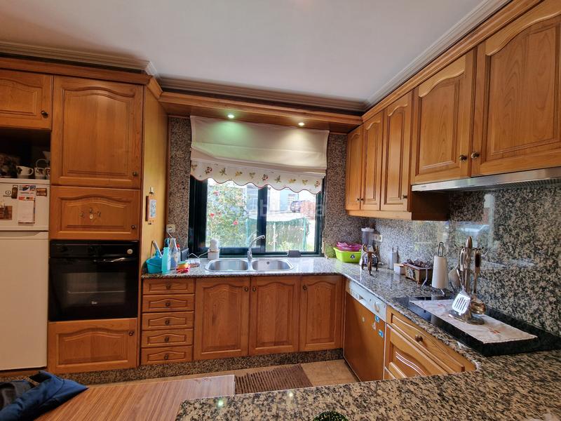 Foto 9c52c7f0-38b2-4ba5-b0d9-04559740f59b. Casa amb calefacció a Piñeiros - Freixeiro Narón