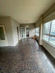 Appartement à Avenida de castelao 17. Amplio y soleado piso en caranza