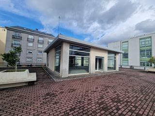 Local commercial à Praza de galicia 4. Se vende derecho de superficie de local en naron