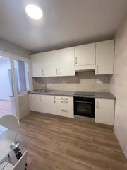 Miete Etagenwohnung in Rúa san avelino 6. Piso en freixeiro con terraza de 90 m2