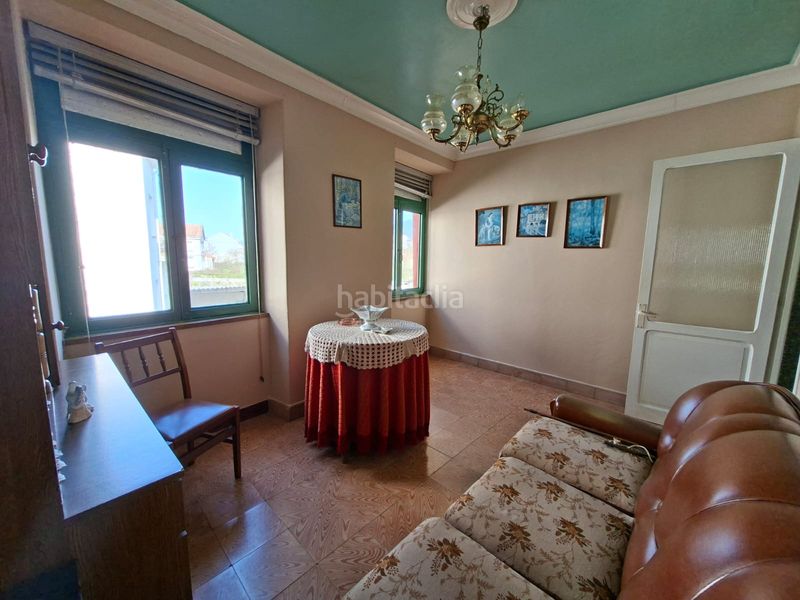 Foto fb342365-004f-460e-9002-e53431bb4ff3. Casa adossada a Neda