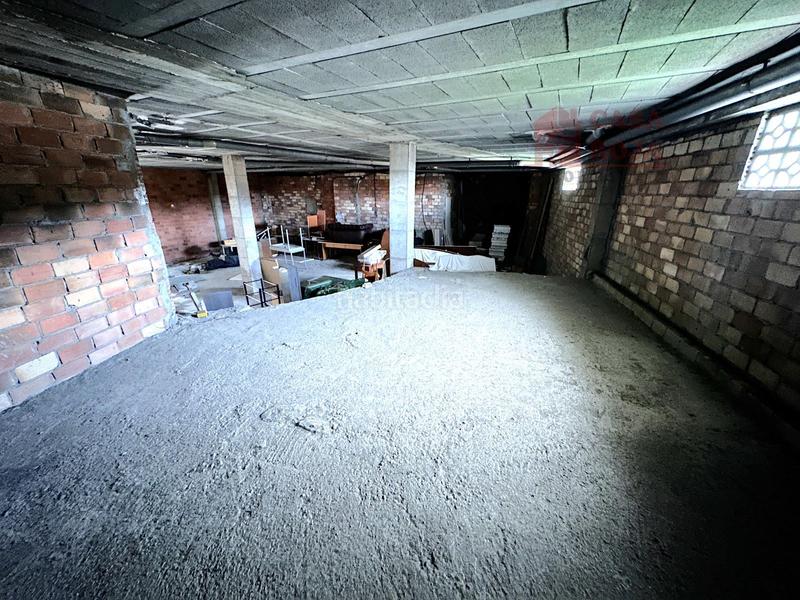 Foto a9dbd1c2-fe51-45a2-b22f-a406766a1a85. Lloguer local comercial a Bueu