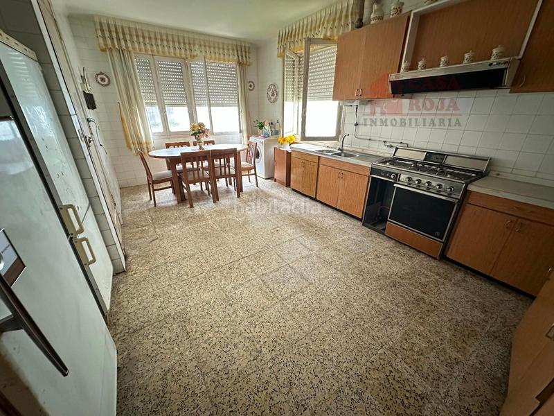 Foto 050c82a3-0f56-496a-bcf6-4a7edcdb9851. Casa  de dos plantas cerca de la estación marítima. en Cangas