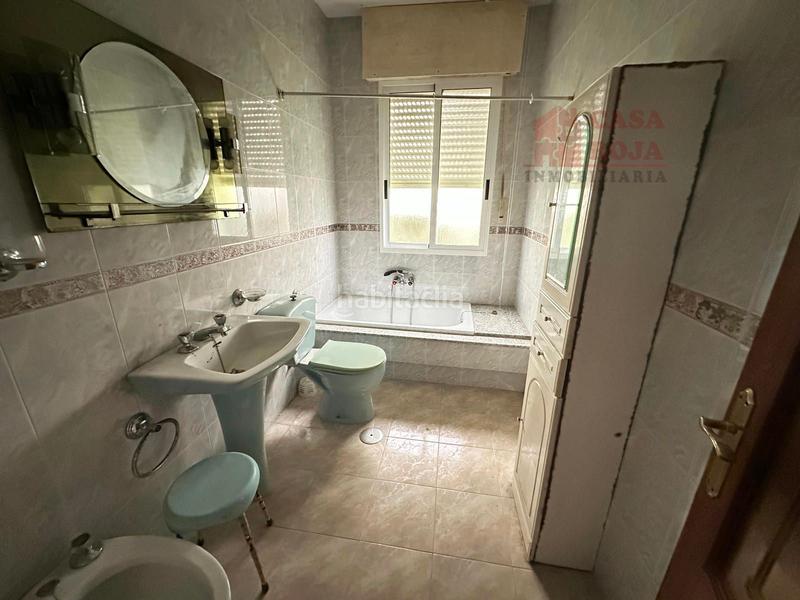 Foto 12b86a13-4c6a-46e7-a821-0573b1cdd284. Casa  de dos plantas cerca de la estación marítima. en Cangas