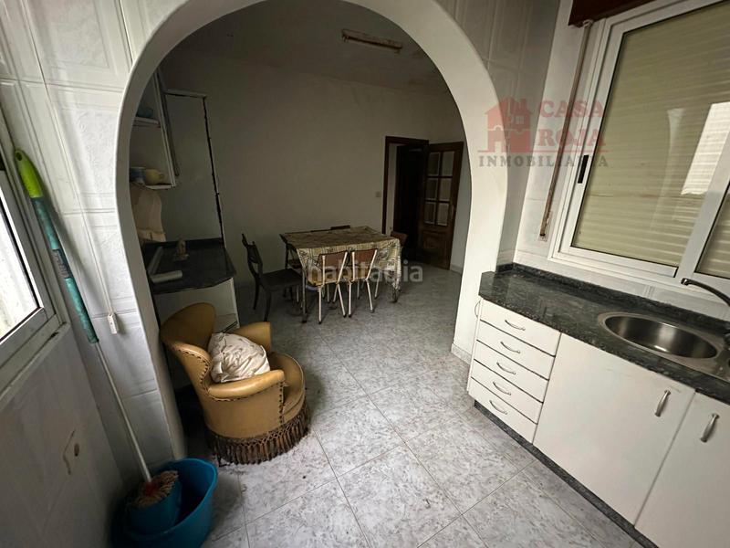 Foto 131c60f9-cf97-474b-814f-006f855c6458. Casa  de dos plantas cerca de la estación marítima. en Cangas