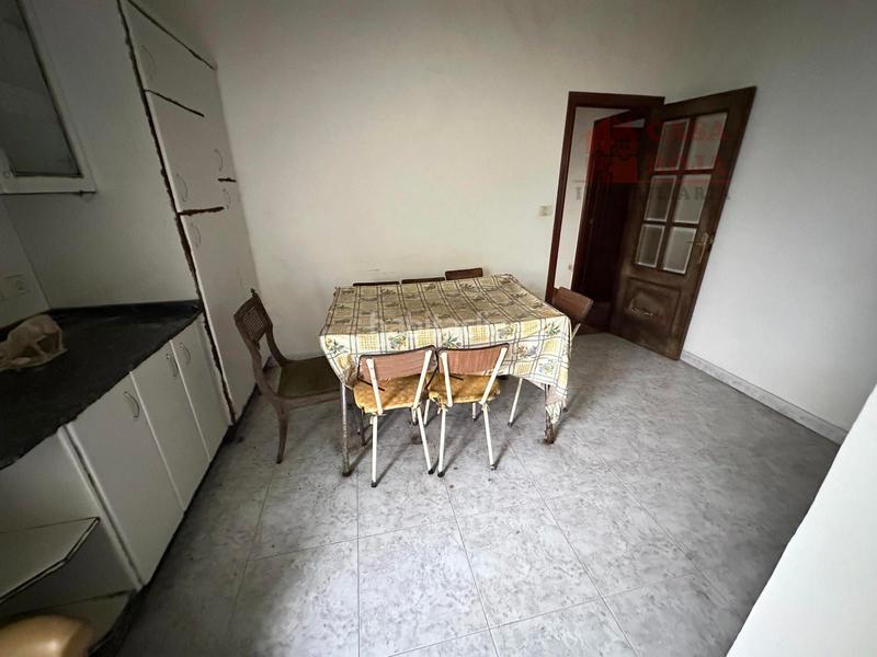 Foto 3ece6eb8-92c7-4c73-901a-34b28c5a8fca. Casa  de dos plantas cerca de la estación marítima. en Cangas