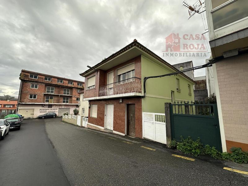 Foto 4b7e9c3a-4738-4bbe-9208-350e9df9f84d. Casa  de dos plantas cerca de la estación marítima. en Cangas