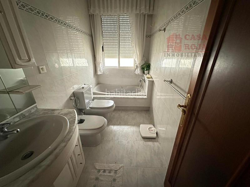 Foto 86a17d32-ece8-45b4-8d4e-ff72e0d82c93. Casa  de dos plantas cerca de la estación marítima. en Cangas