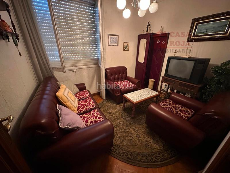 Foto 91dfe272-7487-42be-9511-cb762da84921. Casa  de dos plantas cerca de la estación marítima. en Cangas