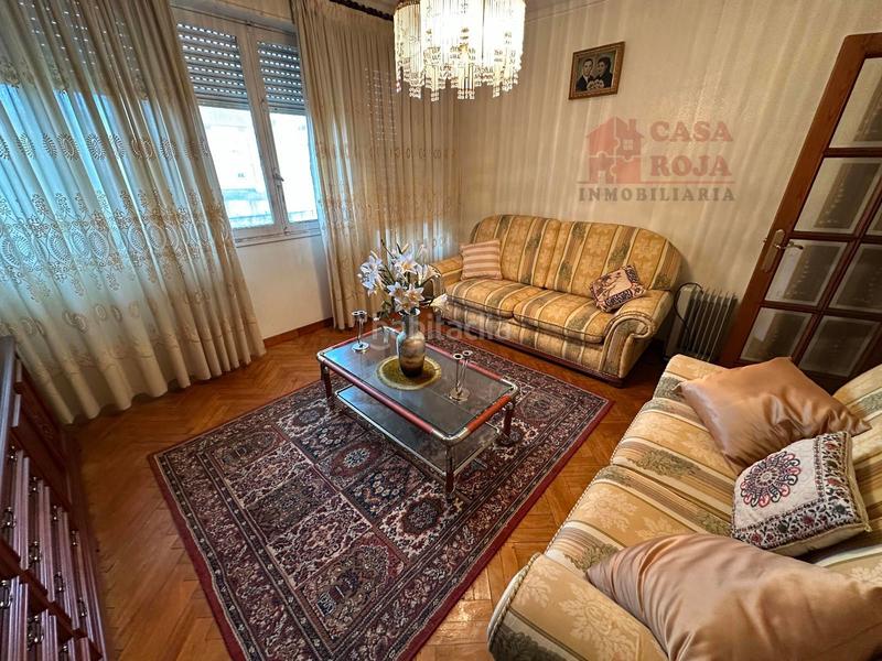 Foto 9e763d40-3814-4cda-8622-73069f2b7345. Casa  de dos plantas cerca de la estación marítima. en Cangas