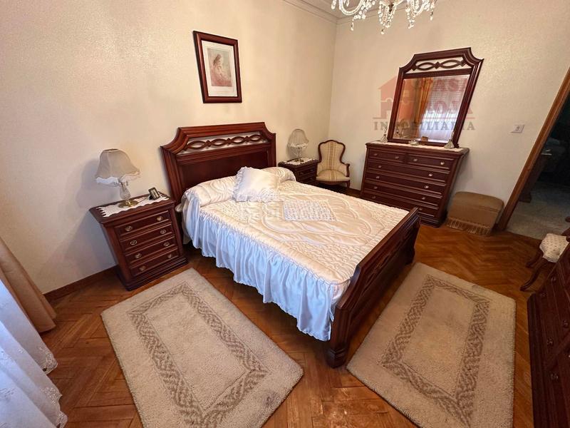 Foto c1f4a369-733c-400e-855d-1f158cd25121. Casa  de dos plantas cerca de la estación marítima. en Cangas