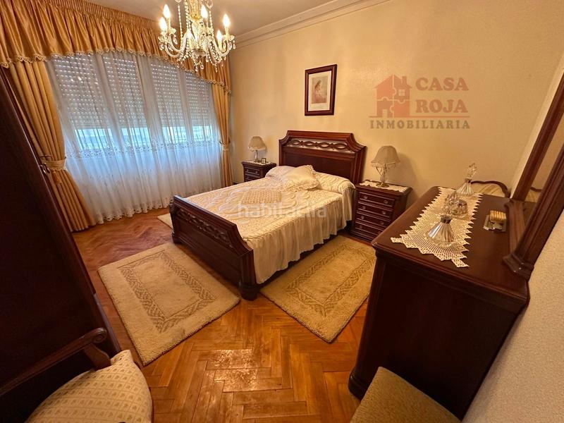 Foto c9f1f16f-7ee8-4c18-bcc1-c3bbf37972cc. Casa  de dos plantas cerca de la estación marítima. en Cangas