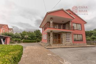 Xalet a Darbo. Chalet con amplio terreno a escasos metros del centro de cangas