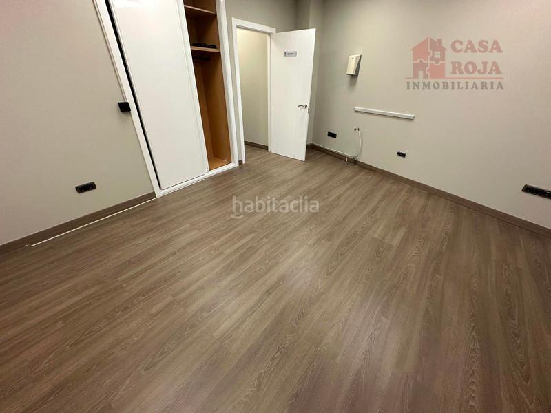 Foto 0a06f12f-e92d-40d2-844d-03eec5b5b3d3. Local comercial a Coiro Cangas