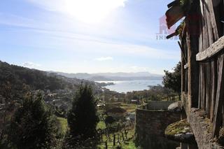 Casa a Moaña. Dos viviendas para reformar en meira. moaña