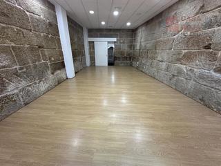 Lloguer Local Comercial  Rúa san francisco. Local comercial acondicionado en alquiler en el centro de cangas