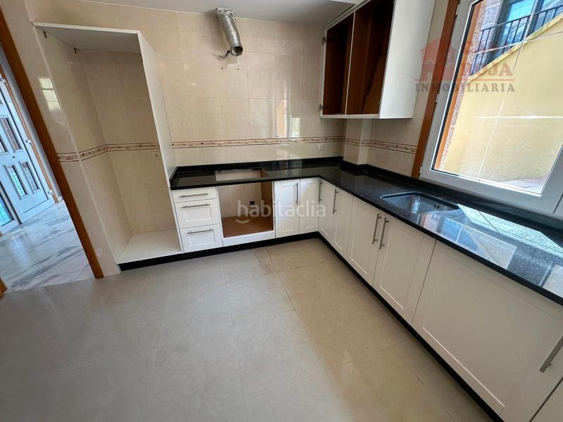 Foto 86584fc1-7bf1-4409-bf35-87d9ff5e346f. Chalet exclusivo chalet independiente de piedra con vistas privilegiadas a la ría de vigo. en Cangas