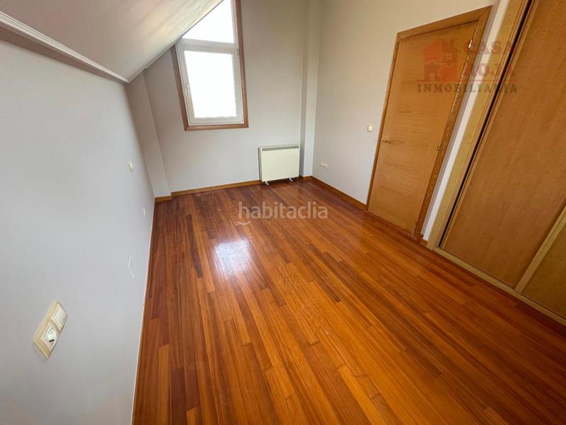 Foto bc55f67c-2df0-4811-aa76-7d00b9e435b0. Chalet exclusivo chalet independiente de piedra con vistas privilegiadas a la ría de vigo. en Cangas