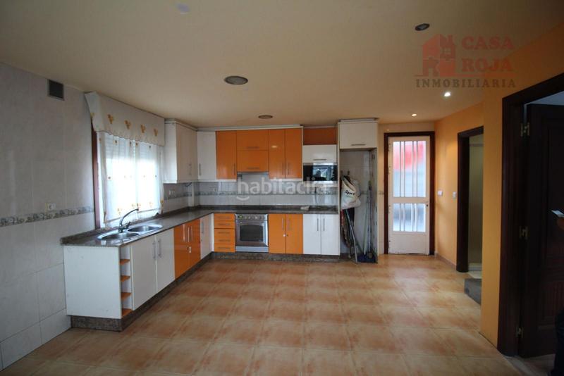 Foto 501f1446-512d-441c-94a0-b3c81912c3d6. Casa  independiente en abelendo con finca y vistas parciales al mar. en Moaña