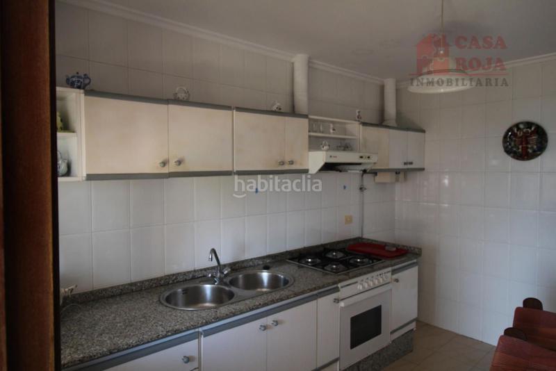 Foto 260e056d-9c04-46d0-8d17-2f0b026c37d0. Chalet with heating parking in Moaña