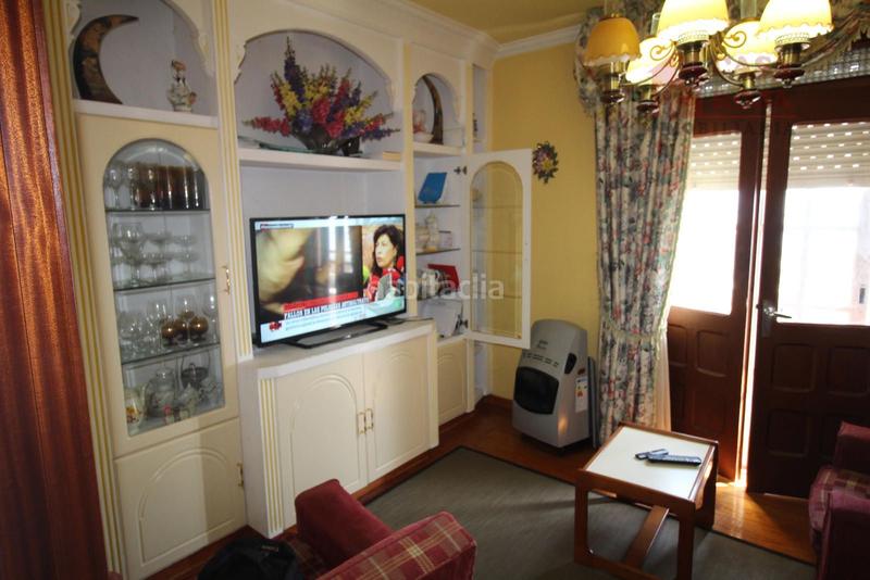 Foto 4260d8dd-ce6b-49dd-8c32-104bcae76e3a. Chalet with heating parking in Moaña