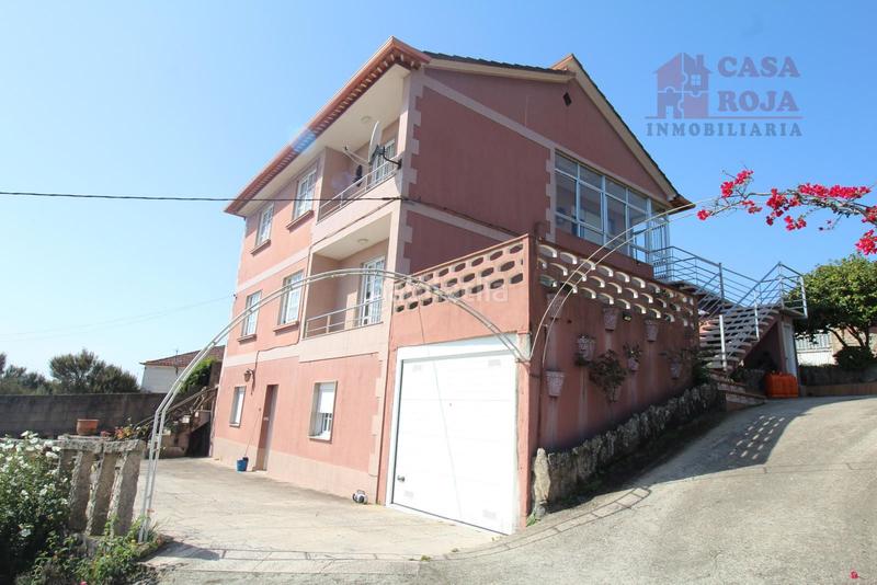 Foto d8f7e43e-63a5-4fdb-9fab-5d8ac9ebf90c. Chalet with heating parking in Moaña