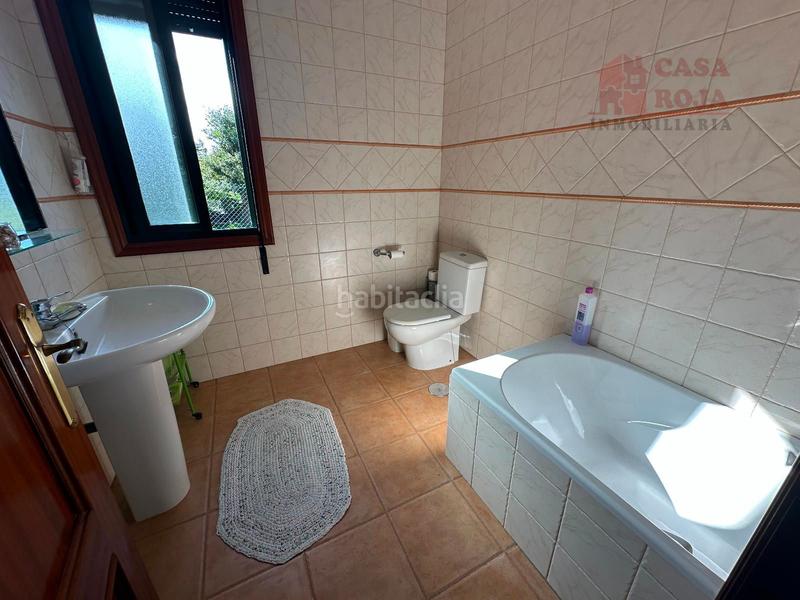 Foto 0e1d4f3f-d77e-44dc-ba22-7772edd04b76. Chalet con parcheggio in Aldán Cangas