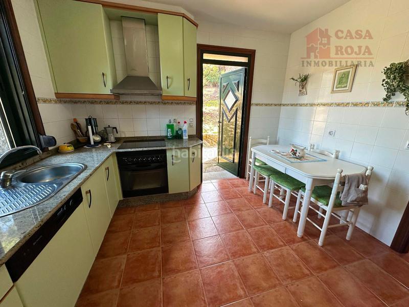 Foto 16f463b8-8b29-421a-b31f-4eee220210f6. Chalet con parcheggio in Aldán Cangas