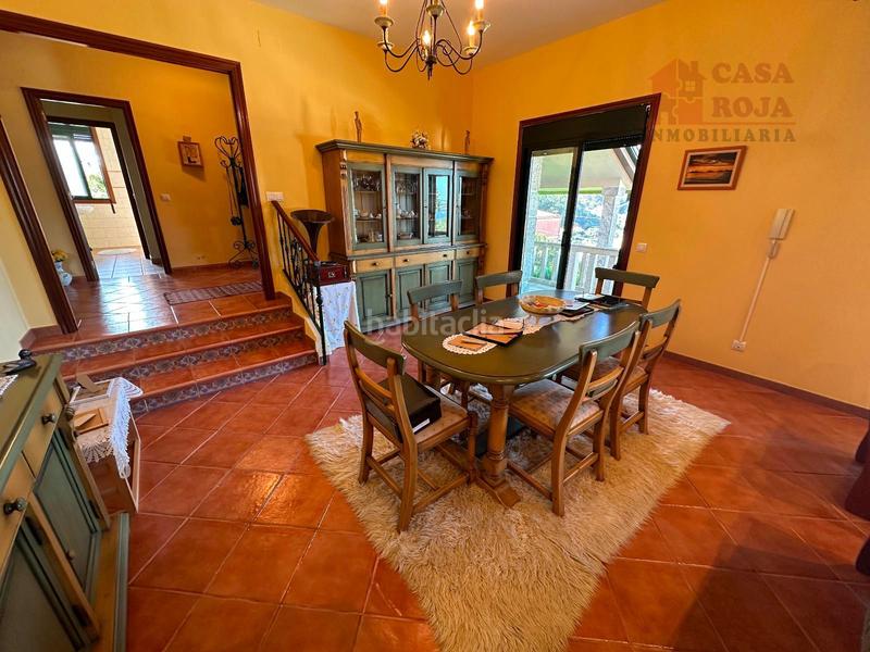 Foto 1f423d06-fd3c-4249-ad9f-9baec5aeb2f0. Chalet con parcheggio in Aldán Cangas