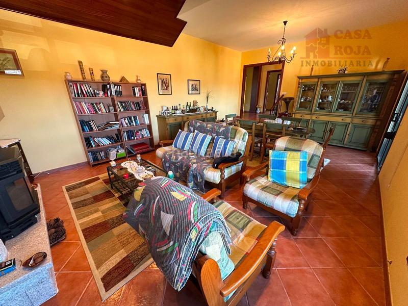 Foto 36fff928-2fa2-4d06-b10e-d3cda38b6179. Chalet con parcheggio in Aldán Cangas