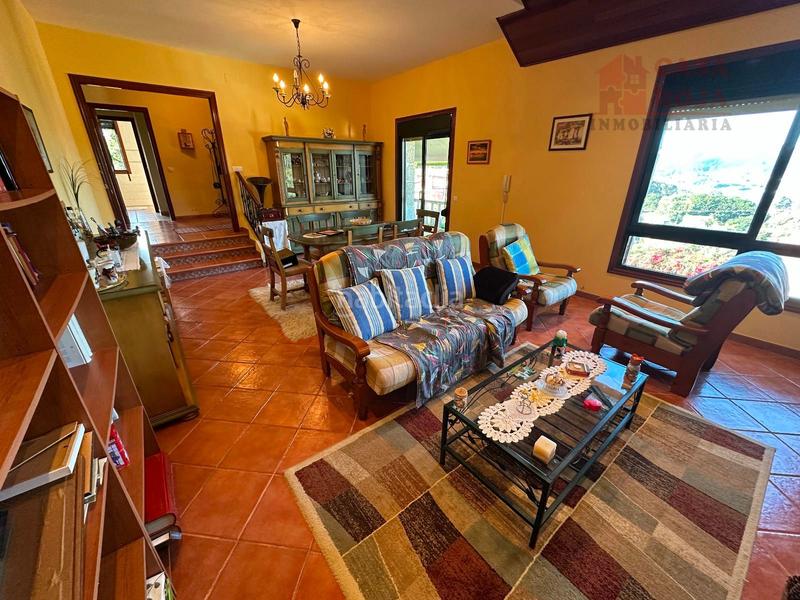 Foto d0ff3696-9fd7-4186-a30b-f4d2d55e737e. Chalet con parcheggio in Aldán Cangas