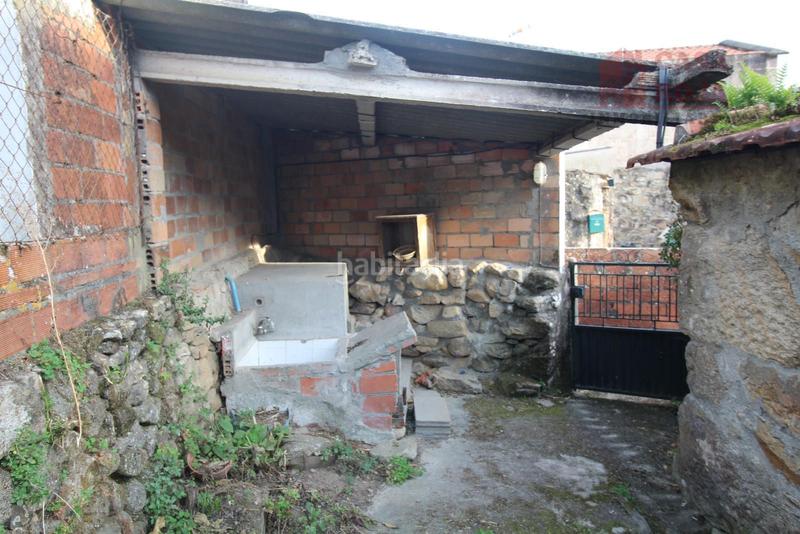 Foto 552aec62-e25c-49ae-b617-84cd044afb79. Casa  pareada en venta para reformar en Coiro. en Cangas