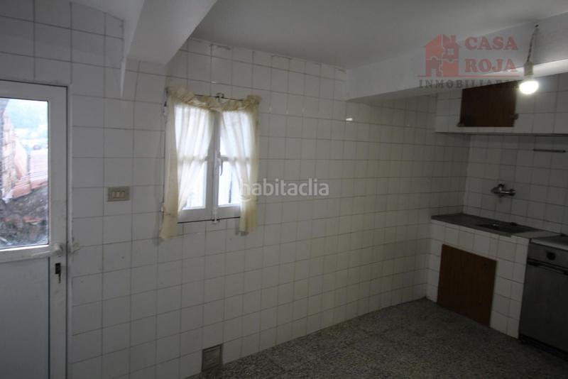 Foto 886115ee-ebf9-4a96-a3bb-31b00560f829. Casa  pareada en venta para reformar en Coiro. en Cangas