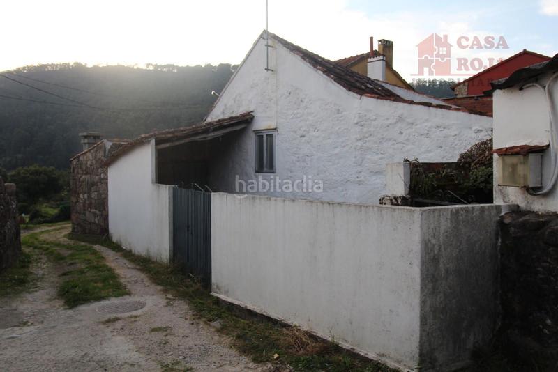 Foto da6d6642-3508-4ea4-ac8f-03ff45835d6a. Casa  pareada en venta para reformar en Coiro. en Cangas