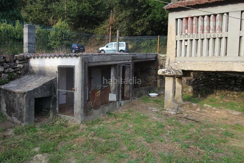 Foto f17ef880-5b97-49a5-8306-1f201c8632b6. Casa  pareada en venta para reformar en Coiro. en Cangas