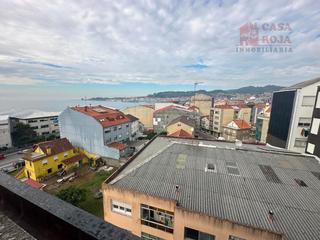 Àtic a Coiro. Ático amueblado a 200 metros de la playa de rodeira en cangas do