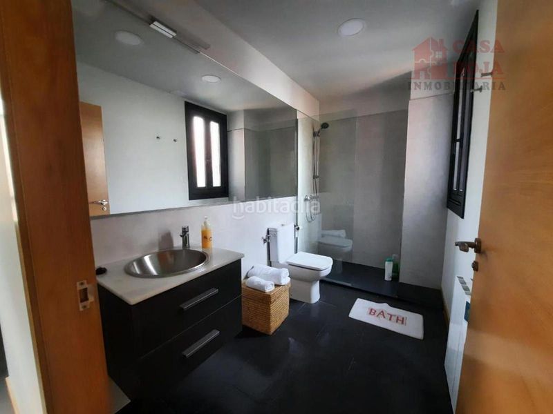 Foto aebe1163-344d-4175-a85f-784c177d4044. Edifici a Cangas pueblo Cangas