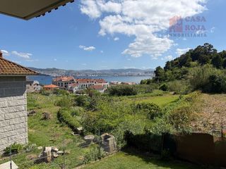 Chalet in Moaña. Chalet con piscina y vistas al mar en moaña.