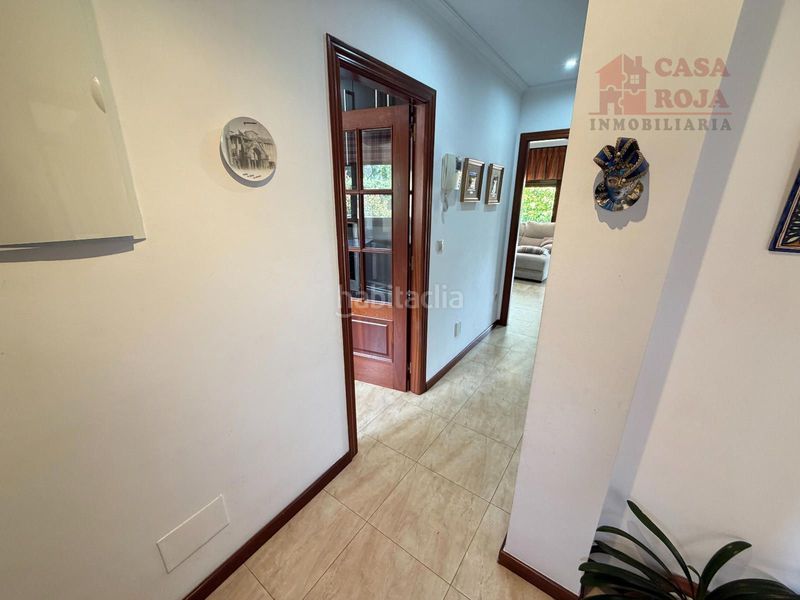 Foto 088e45d1-eef3-48e1-b21a-ab556f85a033. Casa adossada amb calefacció aparcament a Darbo Cangas